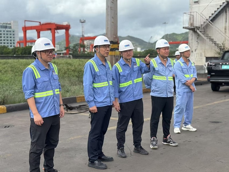 尊龙时凯集团党委书记、董事长朱瑞一行到龙湾公司调研